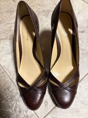 Ann Taylor Dark Brown Cognac Leather Crisscross Almond-Toe Pumps. 9.5